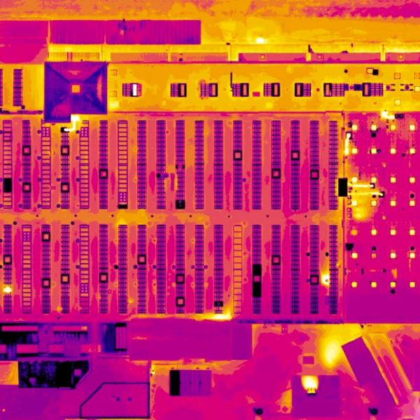 image de thermographie de bâtiment industriel