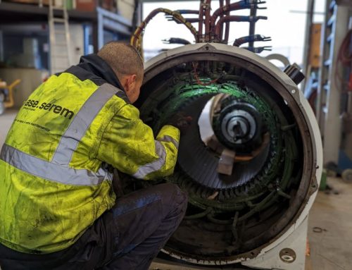Maintenance sur un moteur de 4,2 tonnes